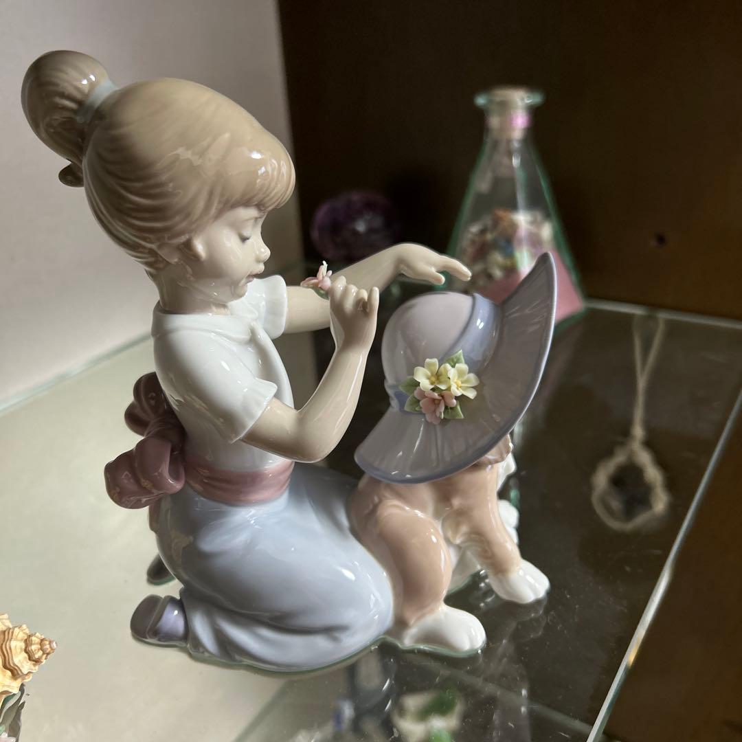 リヤドロ　犬　花飾り　帽子