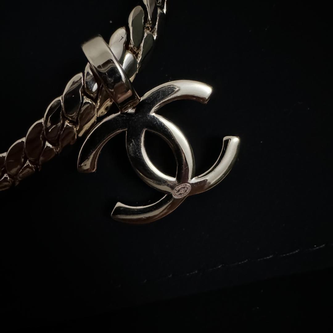 ゴールド チョーカー ロゴ付き