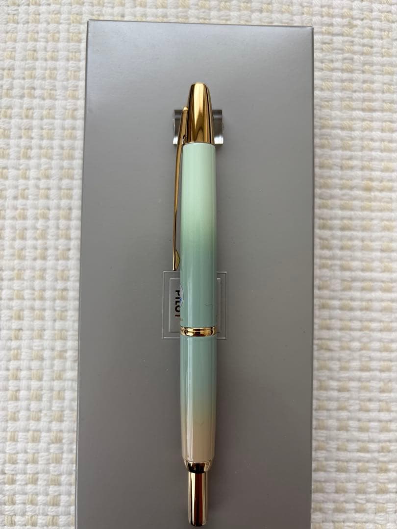 新品ナガサワ東川崎ハーバーミントゴールド キャップレスデシモ 万年筆 パイロット