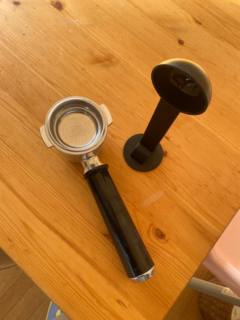 DeLonghi エスプレッソマシン ホワイト/シルバー