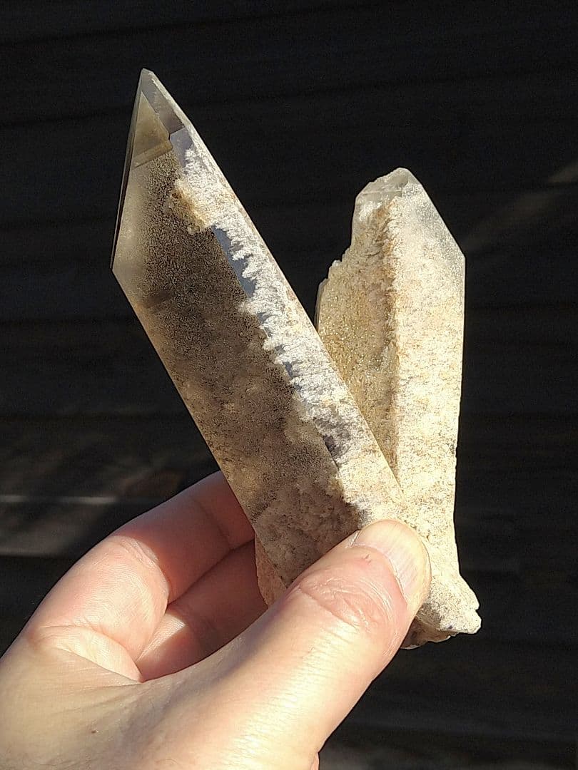 ガーデンクォーツ　原石　Ｖ型ポイント　クラスター　台座付き　水晶