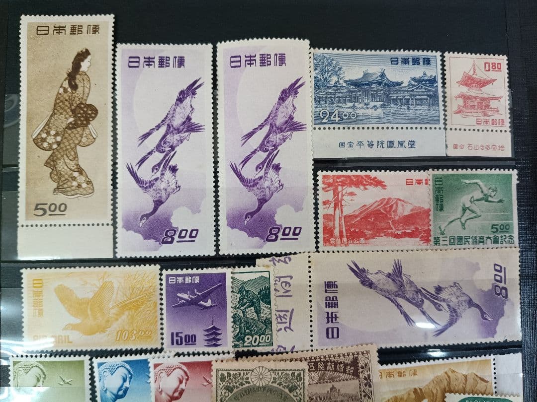 ●　銭単位切手　未使用　見返り美人・月に雁・航空切手など　古い切手約100枚　●