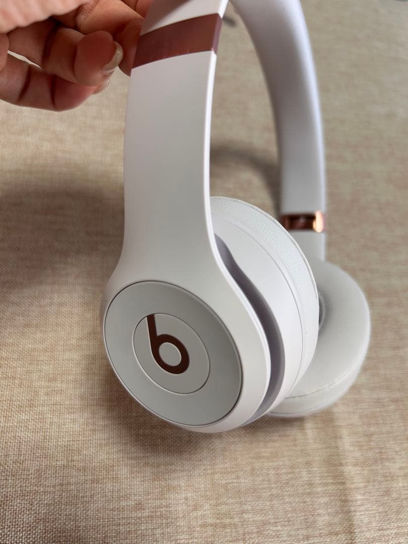 Beats Solo 4 ワイヤレスヘッドセット ピンク