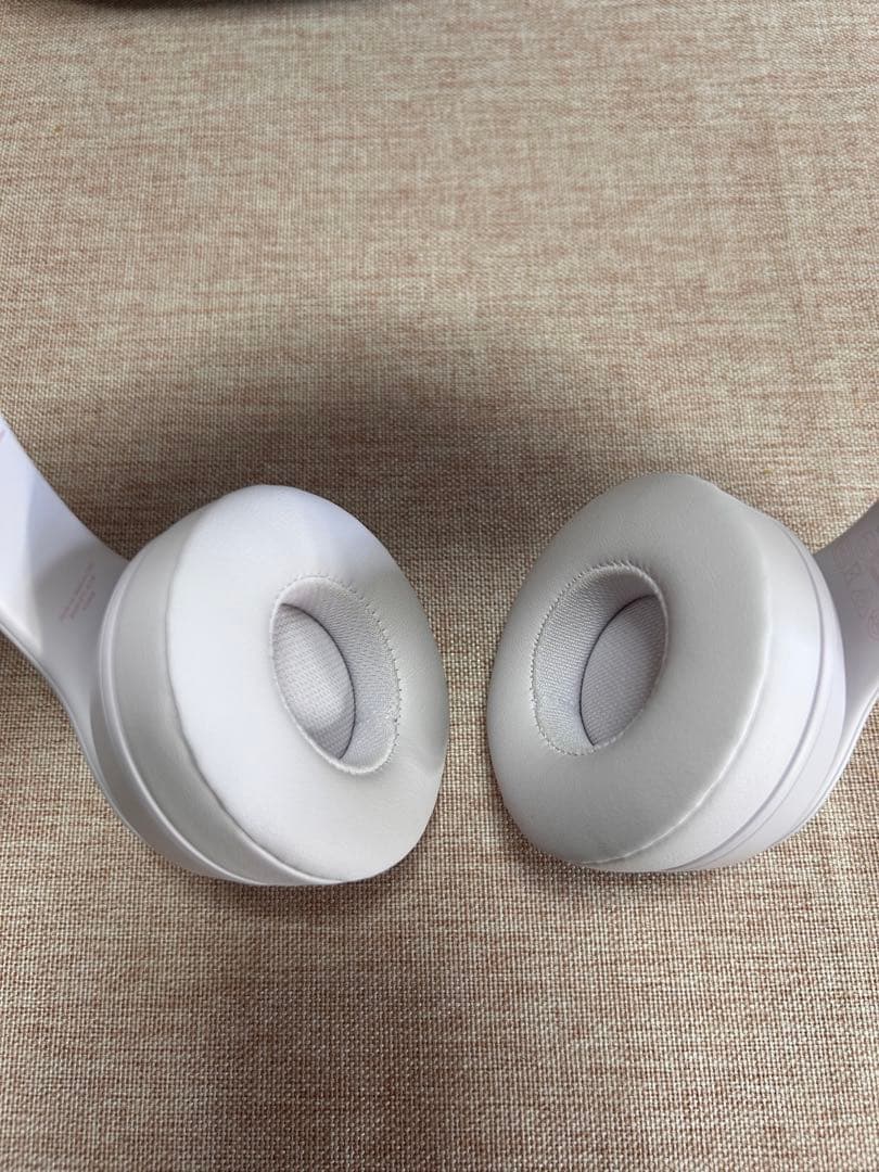 Beats Solo 4 ワイヤレスヘッドセット ピンク