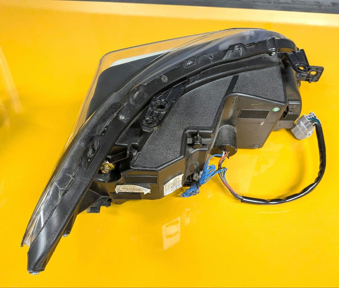 スバル レヴォーグ VM4 クリスタルアイ シャークヘッドライト 左右セット