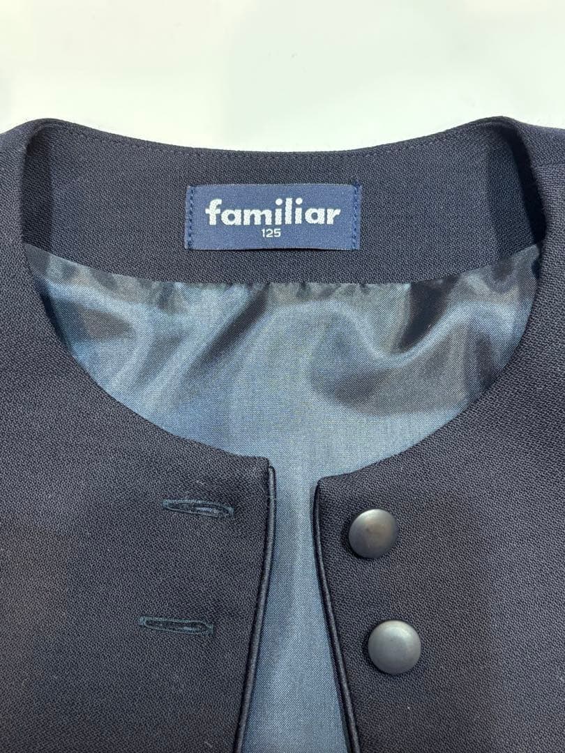 familiar 女の子　アンサンブル125㌢　花柄手縫刺繍　濃紺清楚　超美品