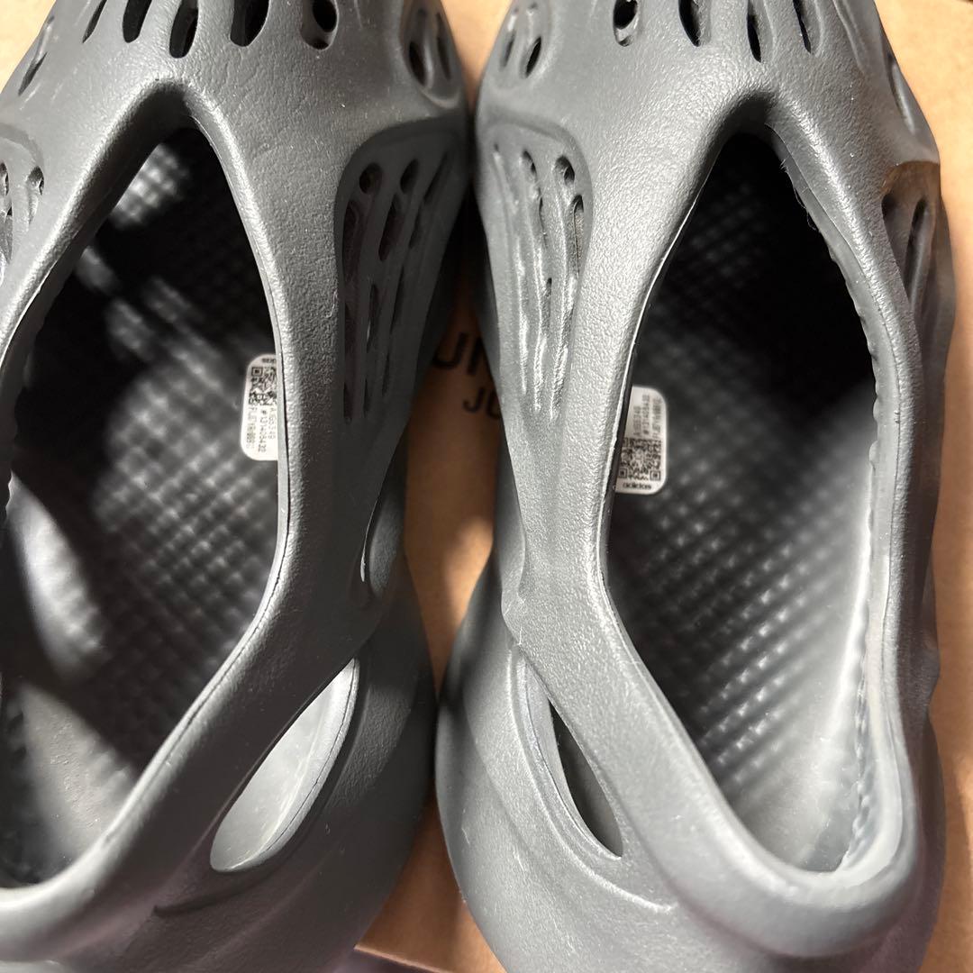 adidas YEEZY Foam Runner Carbon カーボン
