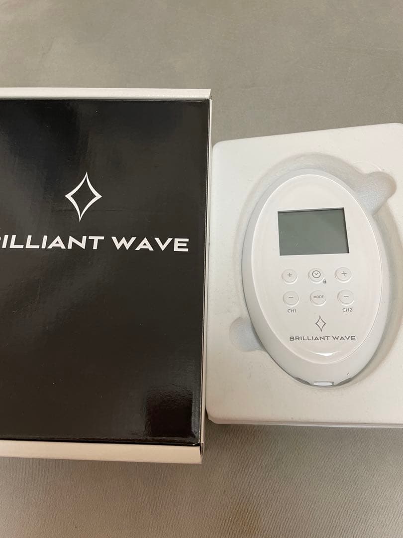 BRILLIANT WAVE 美容機器 本体と付属品