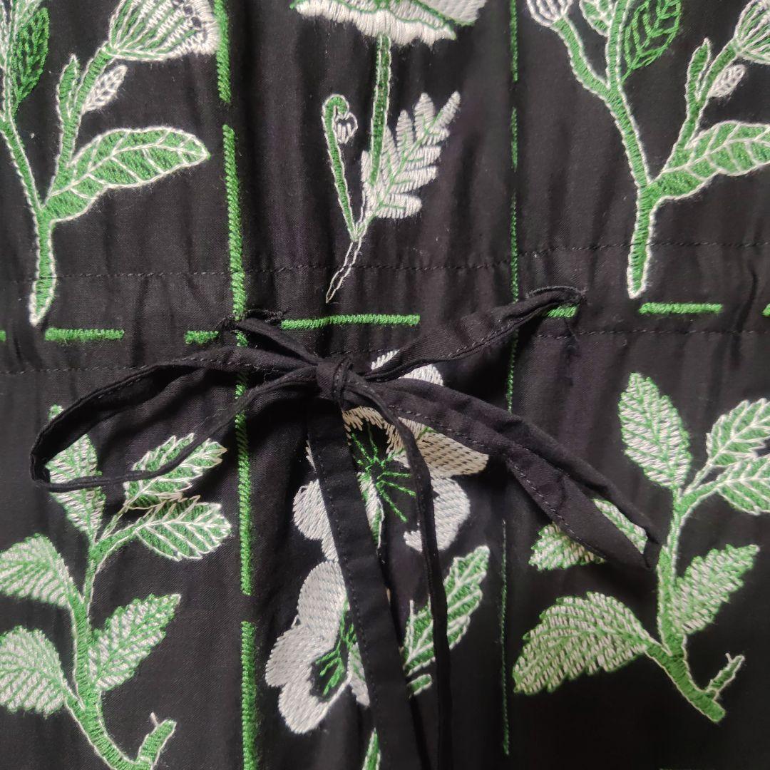 ビュルデサボン　花切手の刺繍フレアーワンピース