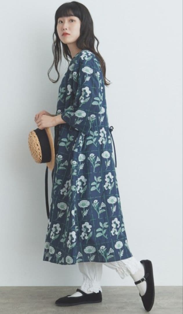 ビュルデサボン　花切手の刺繍フレアーワンピース