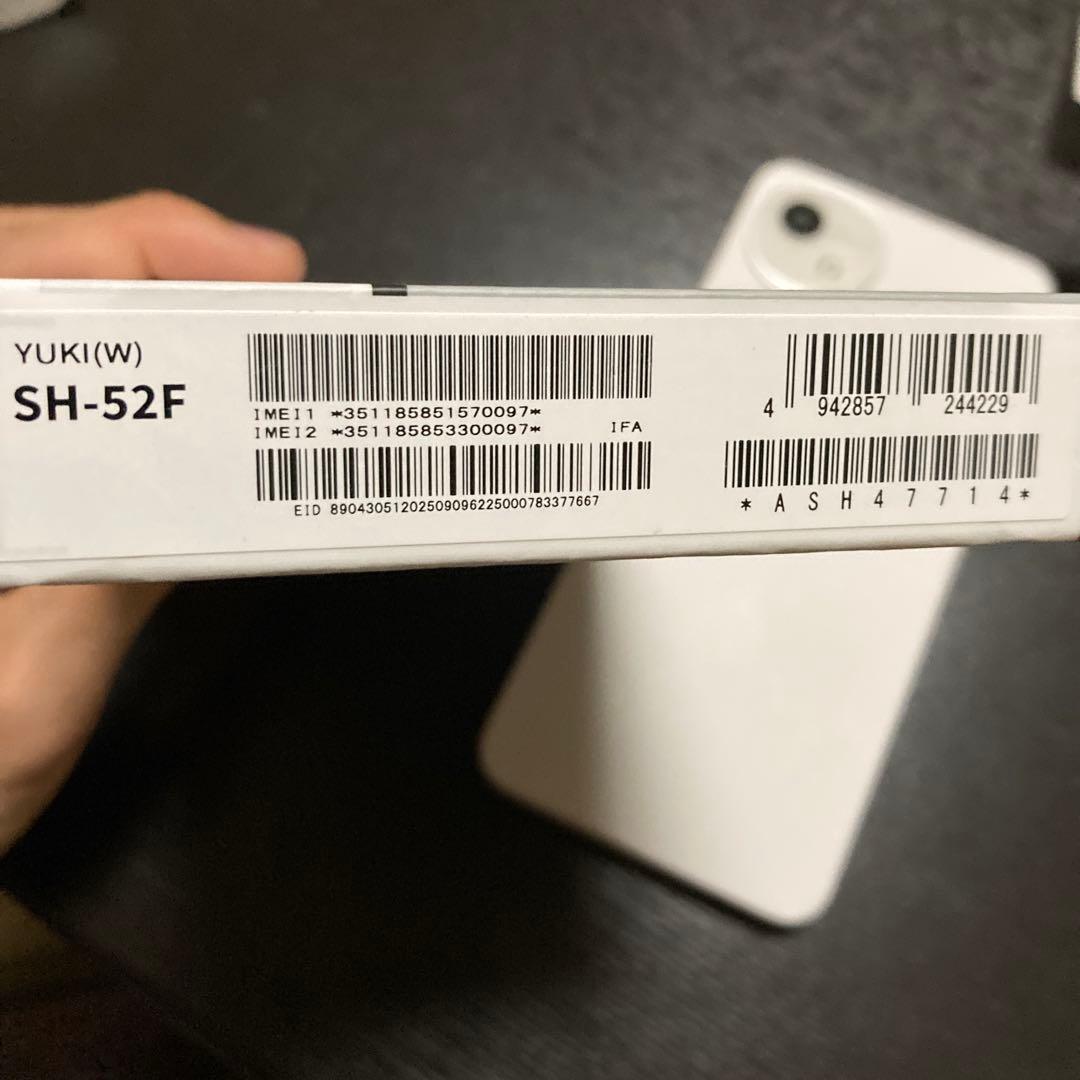 AQUOS wish 5 SH-52F ホワイト