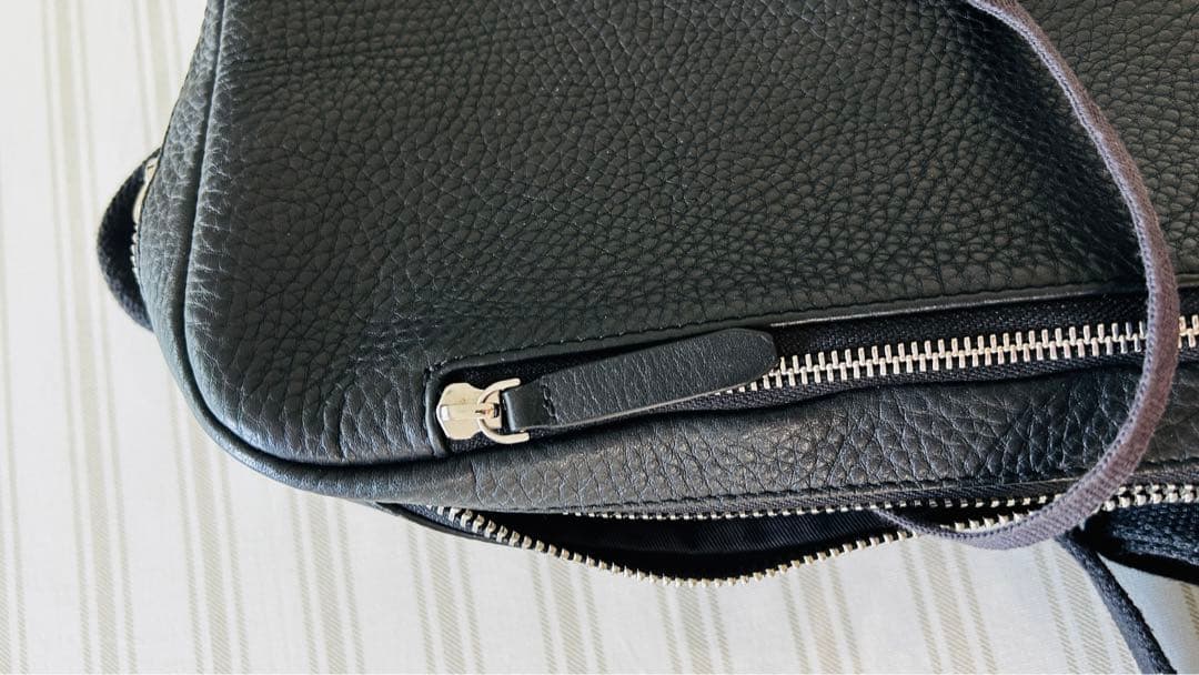 ECCO ボディーバッグ　本革