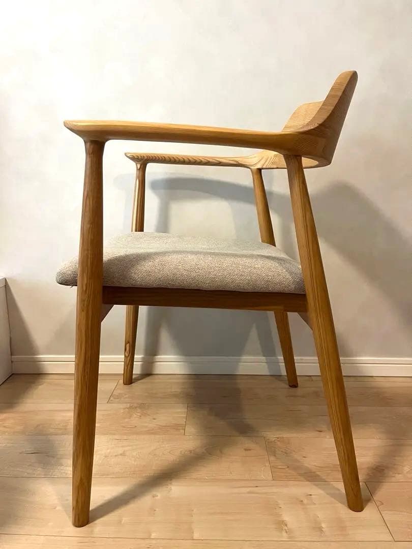 ダイニングチェア 肘付き 木製 無垢材 (ナチュラル／ライトオークル)