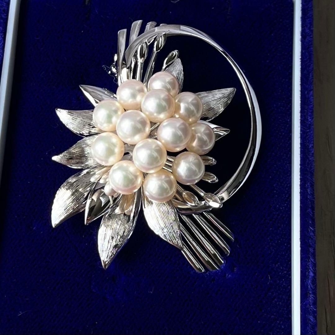 真珠ブローチ
