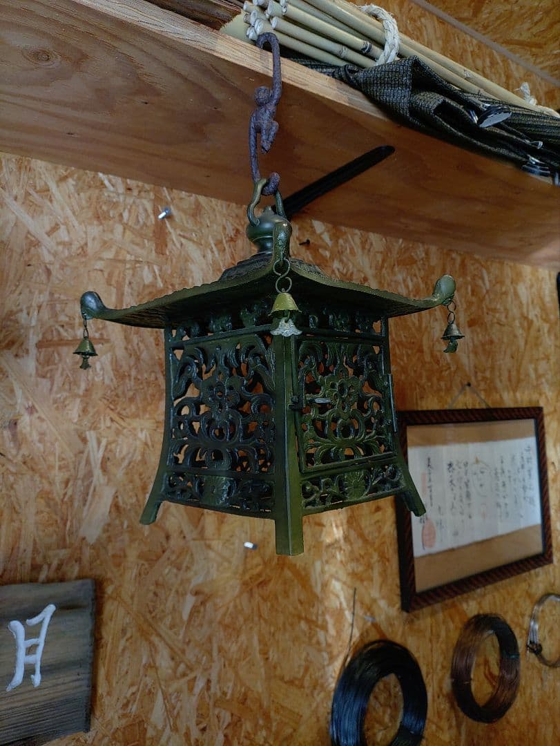 吊り灯籠　唐草紋　　アンティーク　雑貨　骨董　吊灯籠　灯り　照明　庭　インテリア