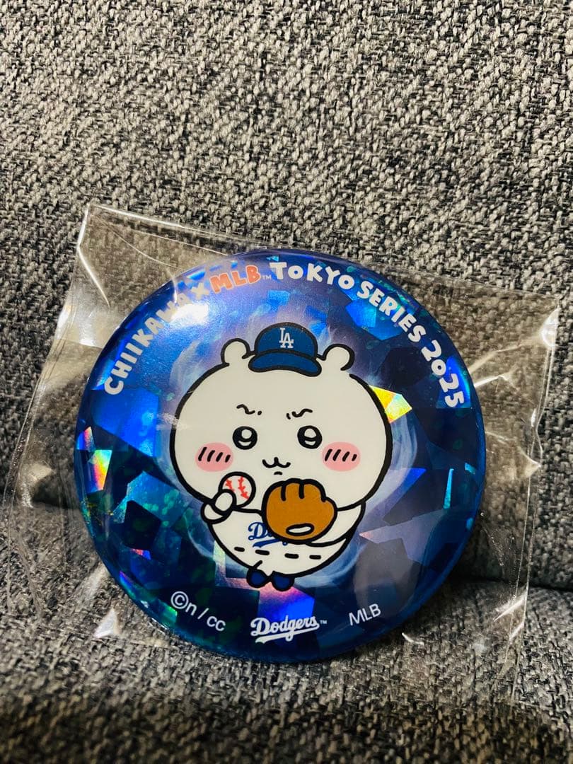 ちいかわ　MLB TOKYO SELIES ホログラム缶バッジ　全11種コンプ