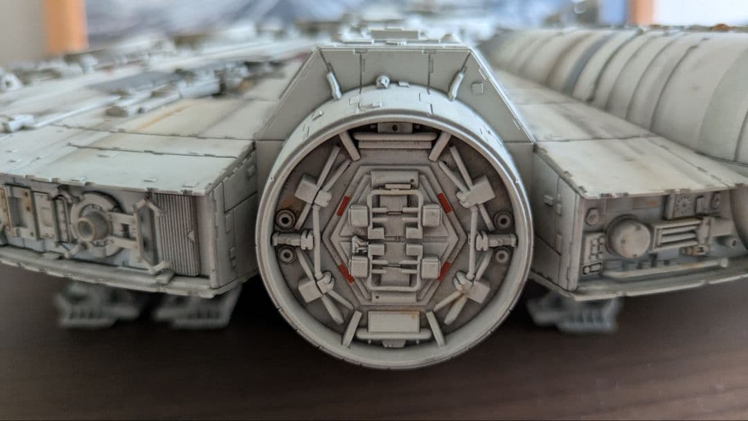 ミレニアム・ファルコン 1/72 完成品　レベル社製