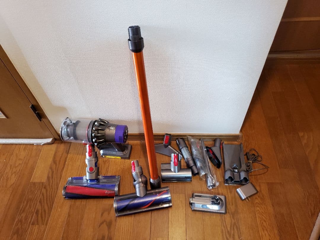 今週中最終在庫処分のためさらに値下げします　ダイソンV10分解清掃動作確認済み