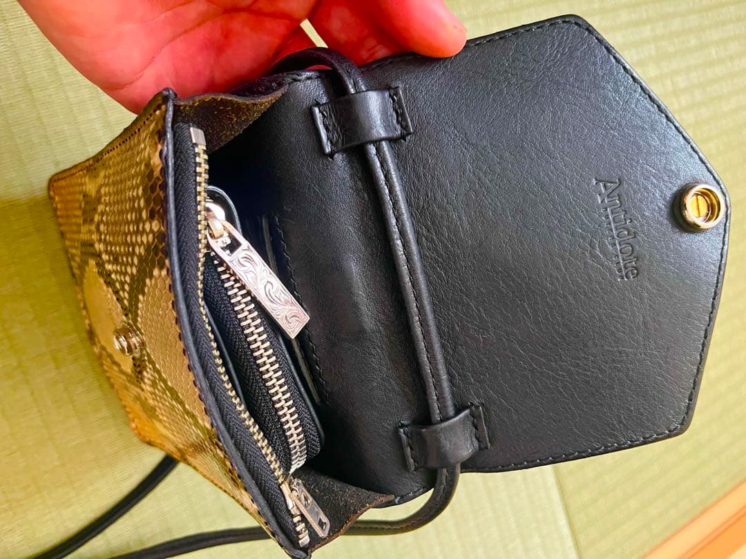 本日限定　値下げアンチドートバイヤーズクラブ　ウエストバッグ　パイソン