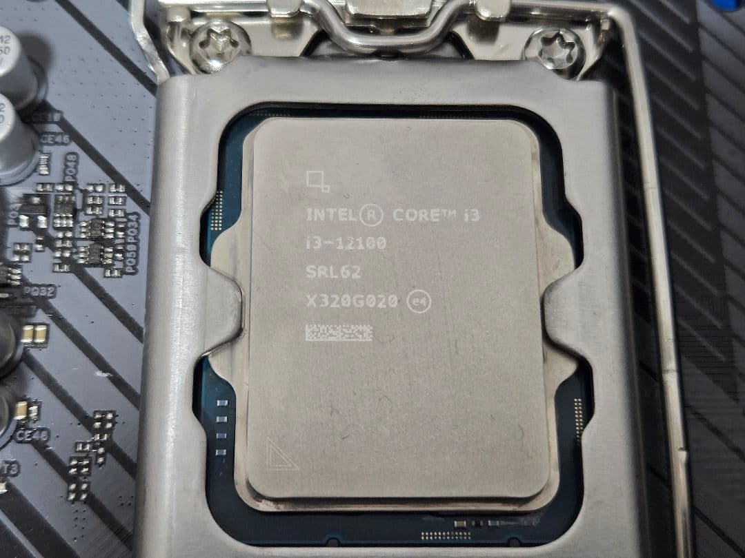 Intel 12100, 32GBメモリ, H610M-HVS/M.2 R2.0