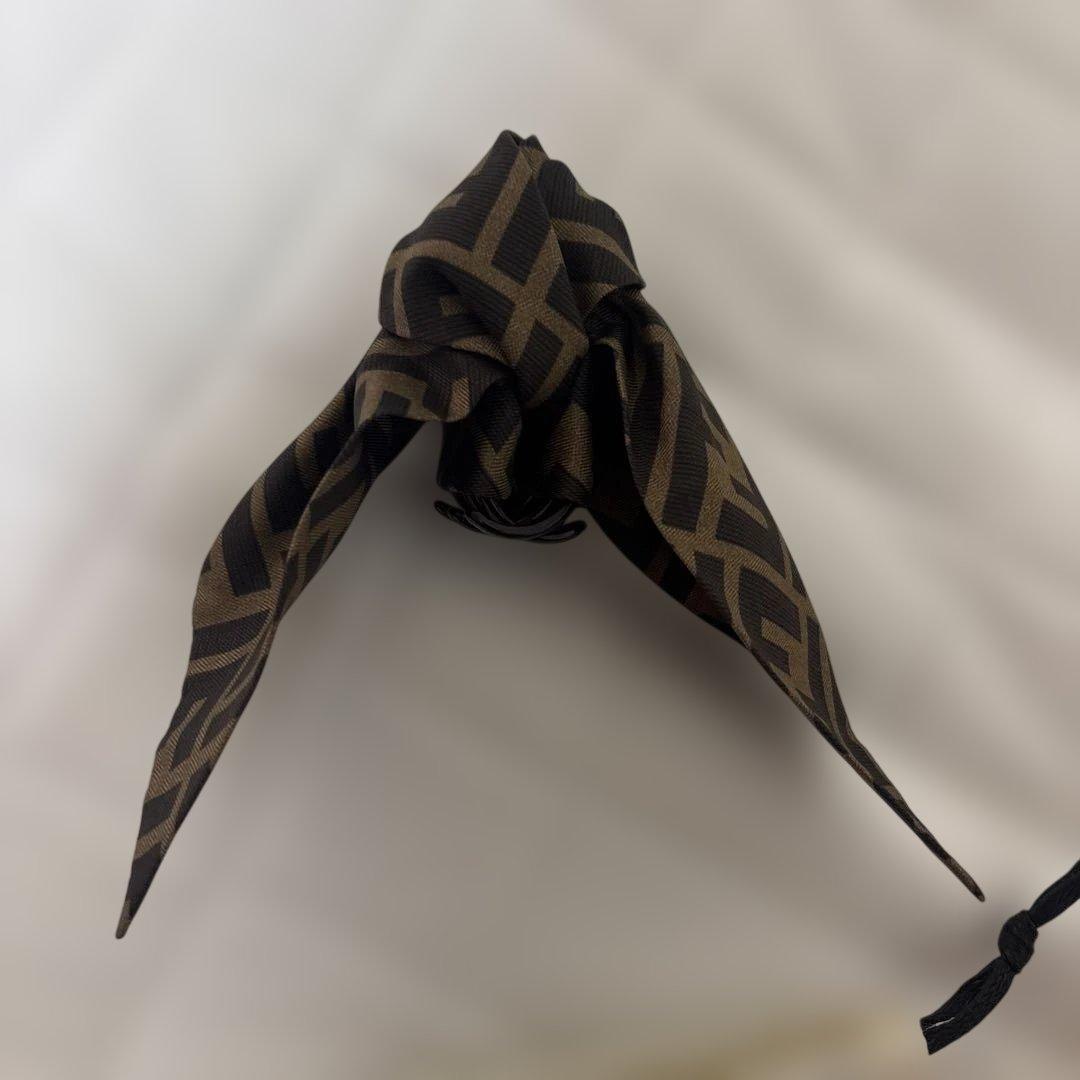 美品　FENDI FFロゴ リボンヘアクリップ