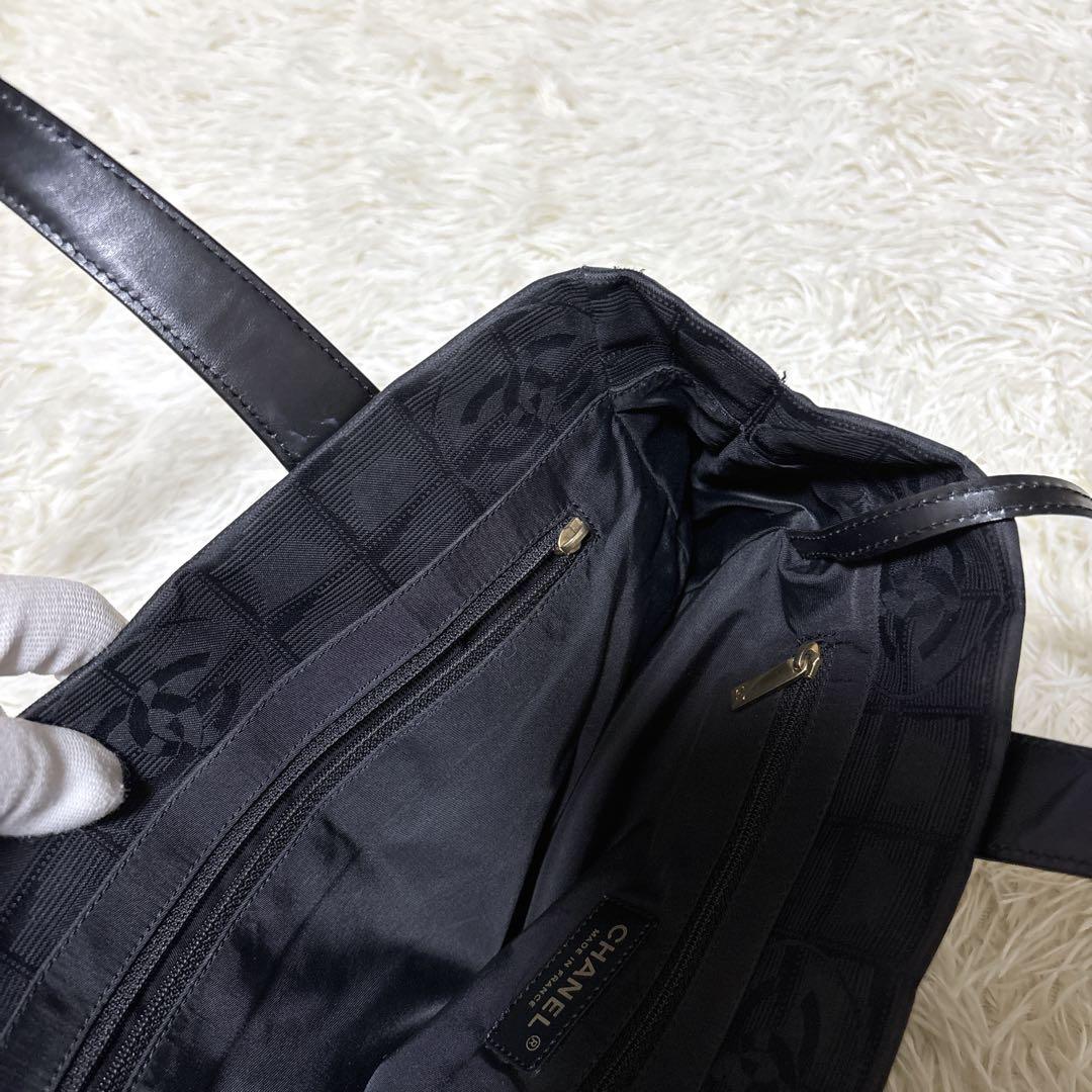 CHANEL ニュートラベルライン PM ココマーク ハンドバッグ 底鋲 8番台