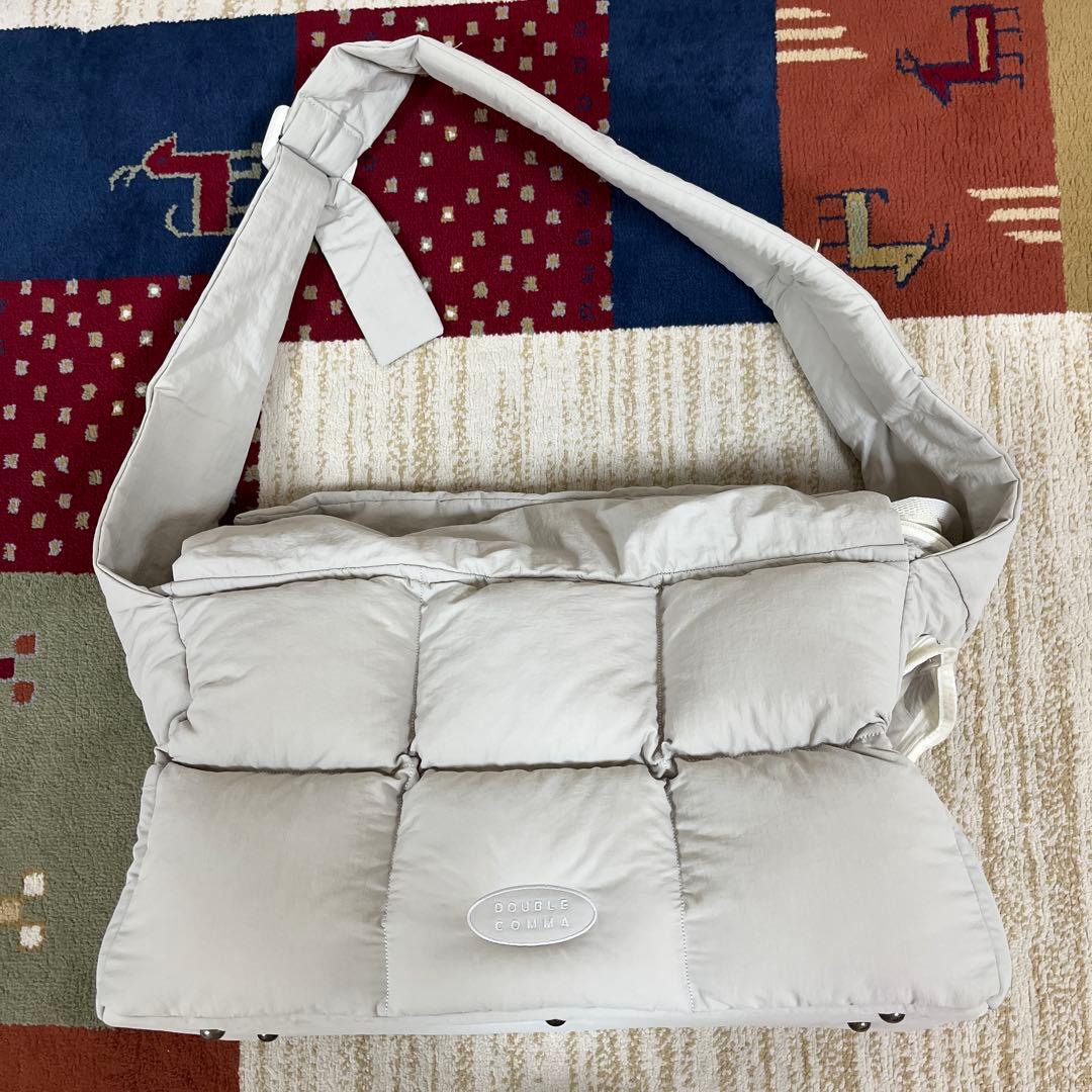 DOUBLE COMMA スリングバッグ グレー