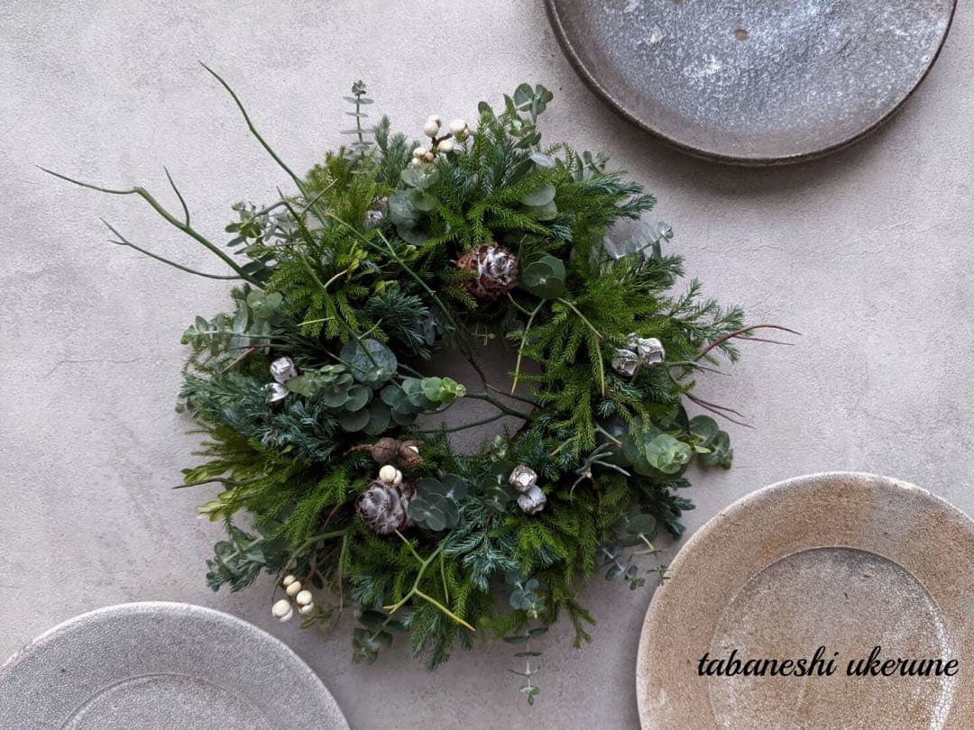 真冬の贈り物 アイアンベルが鳴る 針葉樹と実物たちの クリスマス リース