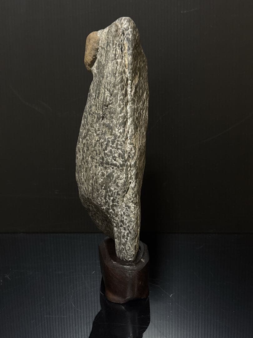 極上 瀬田石 水石 蟹肌 観音像型 瀬田川石 置物 唐木台付 盆景 盆栽