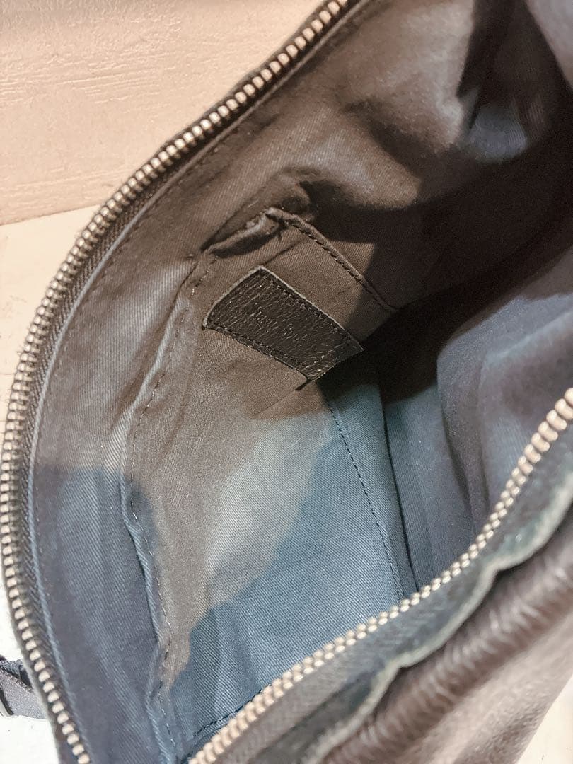 【美品】POMTATA カウレザー ボディバッグ CANDY BODY BAG