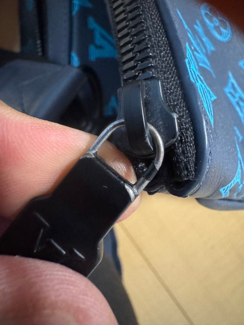 LOUIS VUITTON ルイヴィトン トリオ・メッセンジャー　メンズ