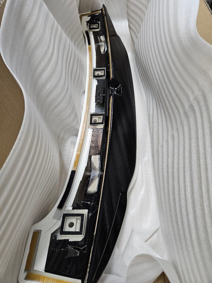 シエンタ10/15系　モデリスタ　リアスポイラー　089色少キズ有り