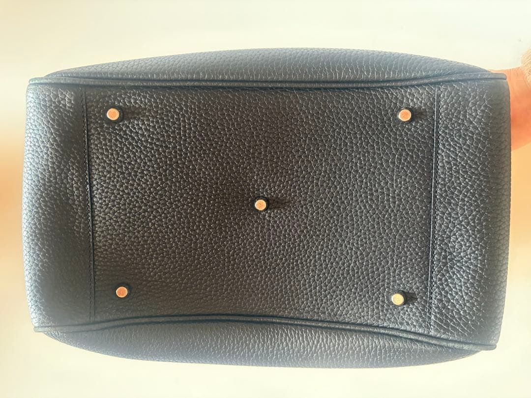 ブラックレザーショルダーバッグ 大きめサイズ ノーブランド