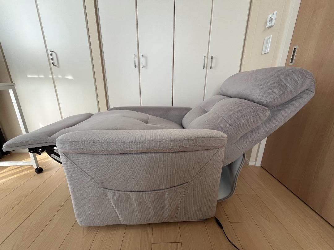 ニトリ 電動リクライニングチェア(起立補助機能付 アスティ)