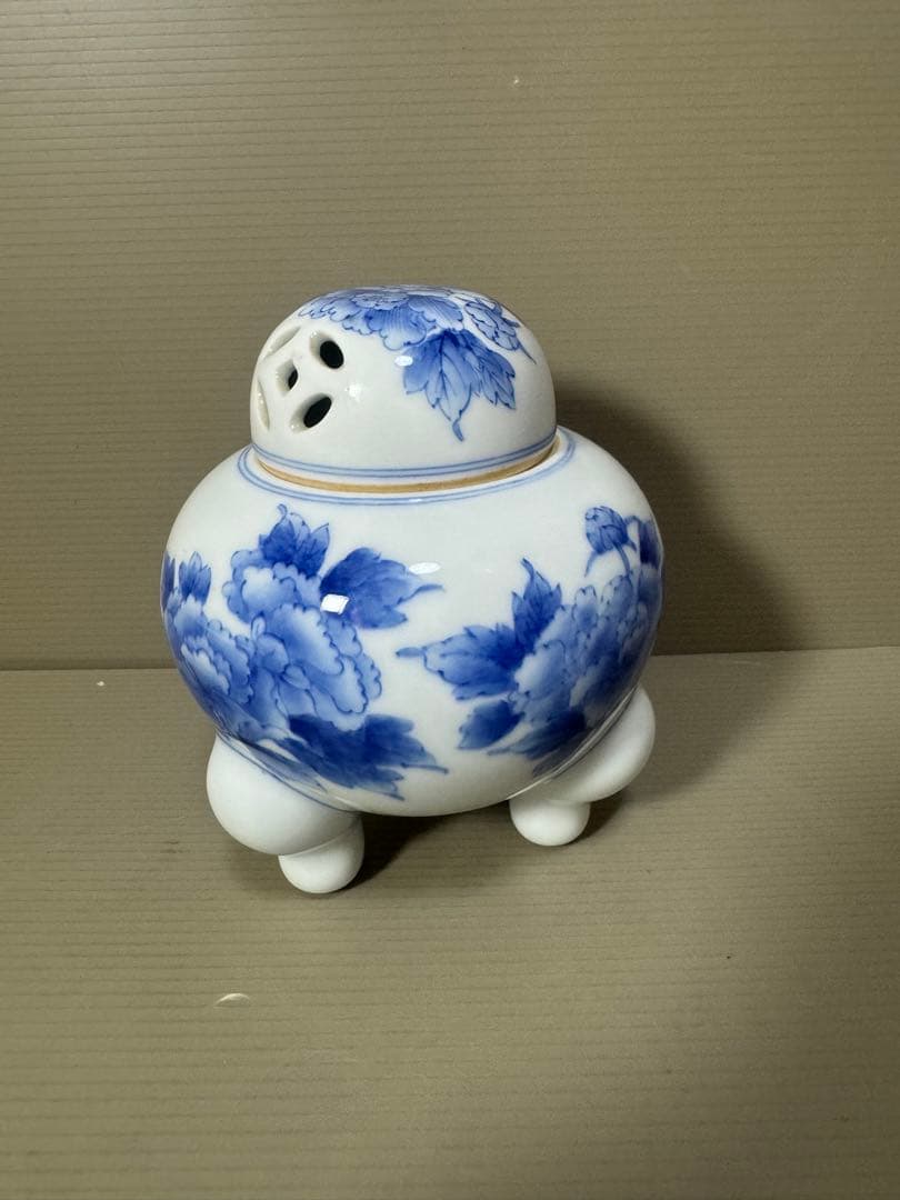 2156 平戸祐祥　染付花草　三足香炉