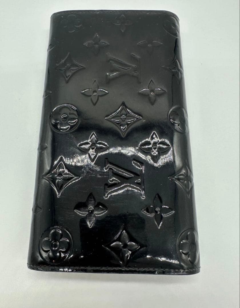 ルイヴィトン ヴェルニ ポルトフォイユ サラ　M90080