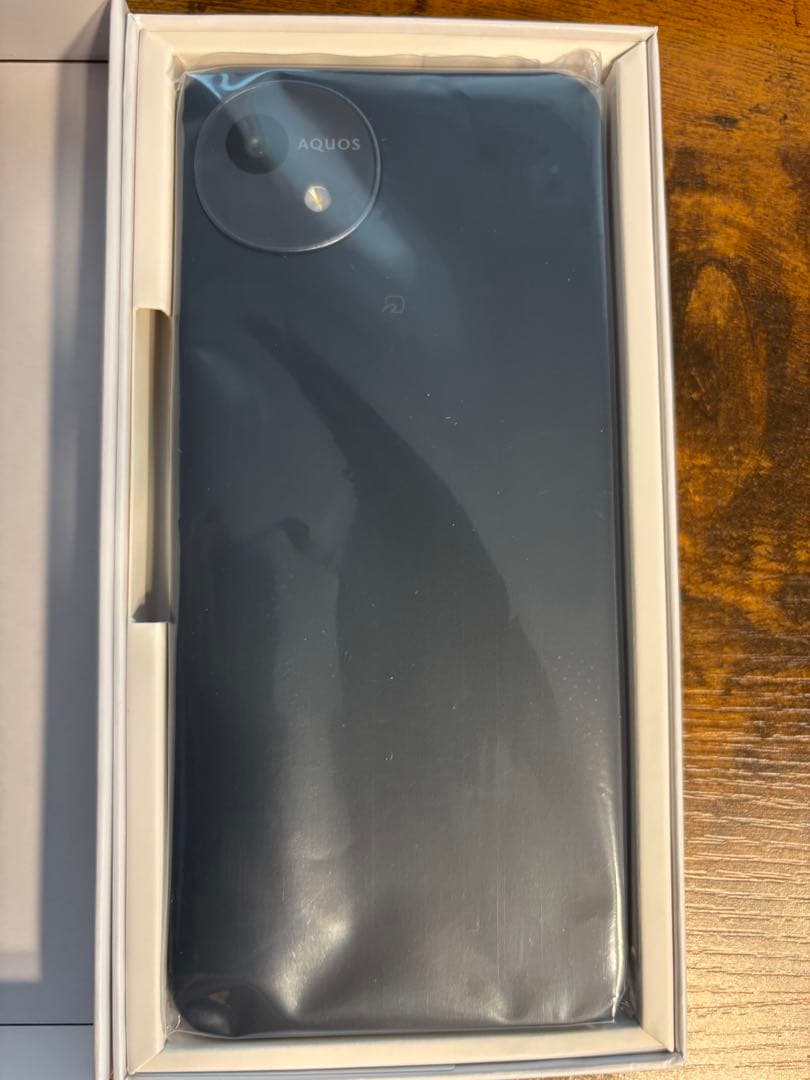 docomo AQUOS wish 4 本体　ホワイトSIMフリー