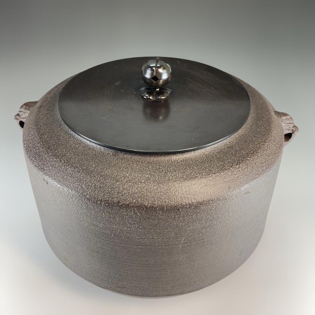 【茶道具】高橋敬典造　廣口刷毛目釜（共箱）