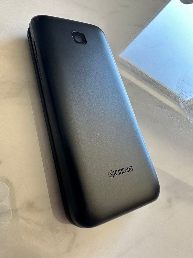 携帯電話本体 au GRATINA KYF42