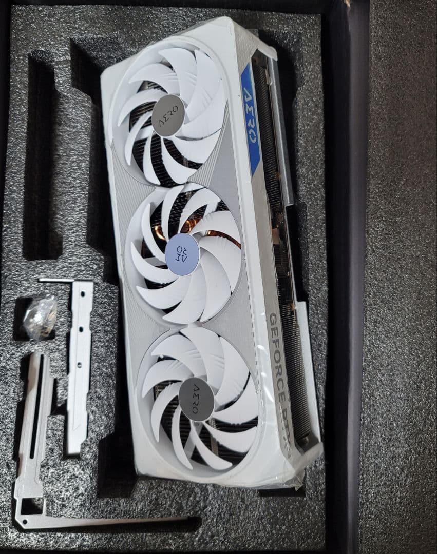 GIGABYTE AERO OC RTX 4090 ジャンク