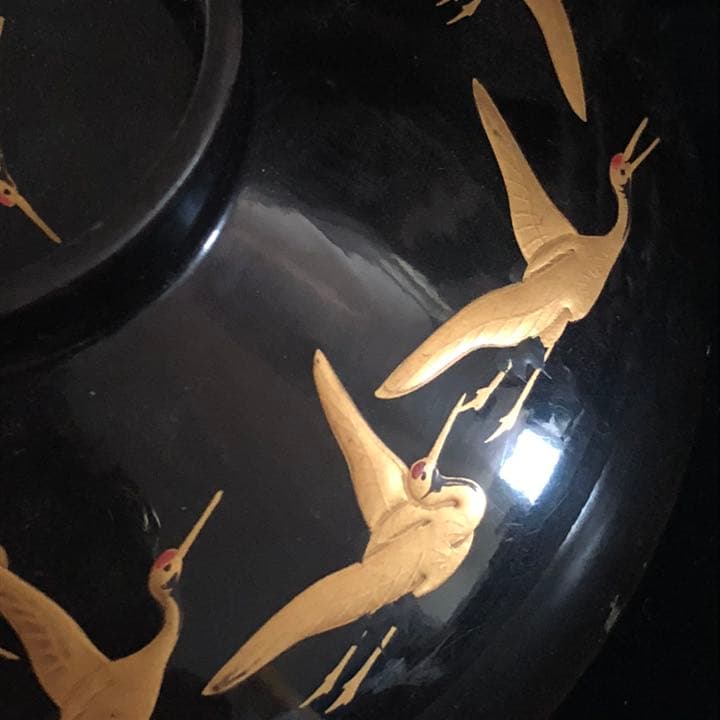 究極の美◼️蔵から黄金の鶴23羽が優雅に飛ぶ漆塗り蒔絵のお椀が出て来ました。