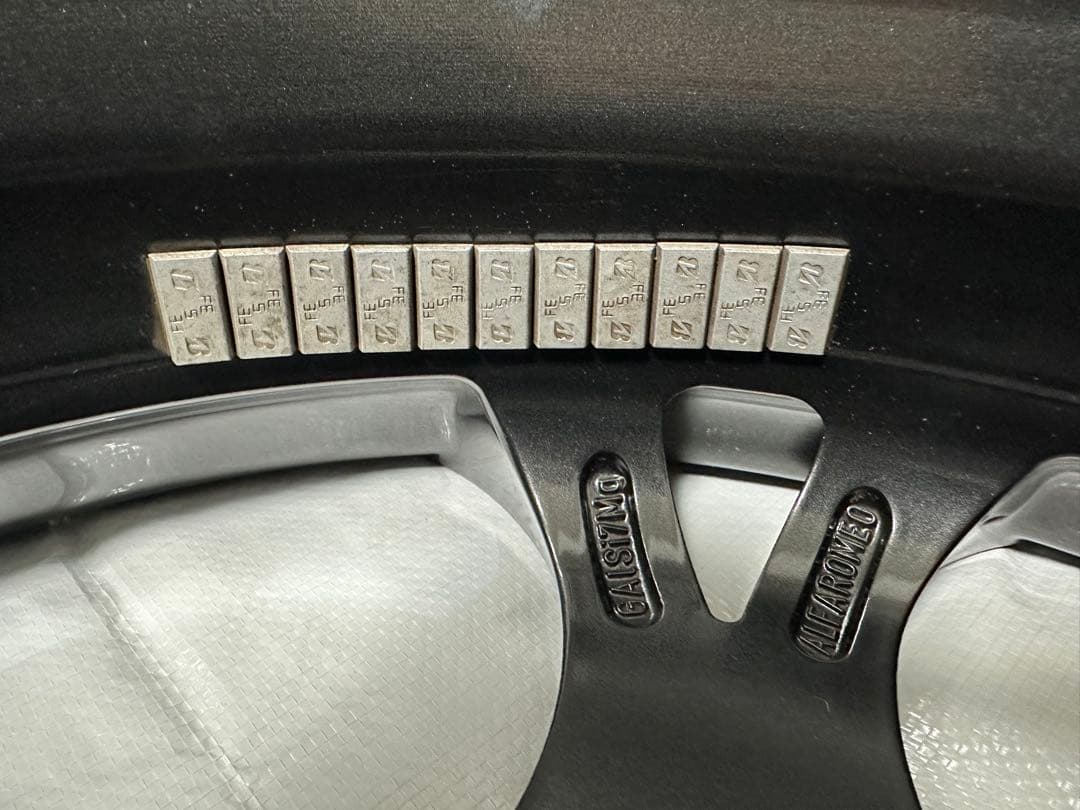 【4本購入必須】アルファロメオジュリエッタ18インチ純正アルミホイール(3/4)