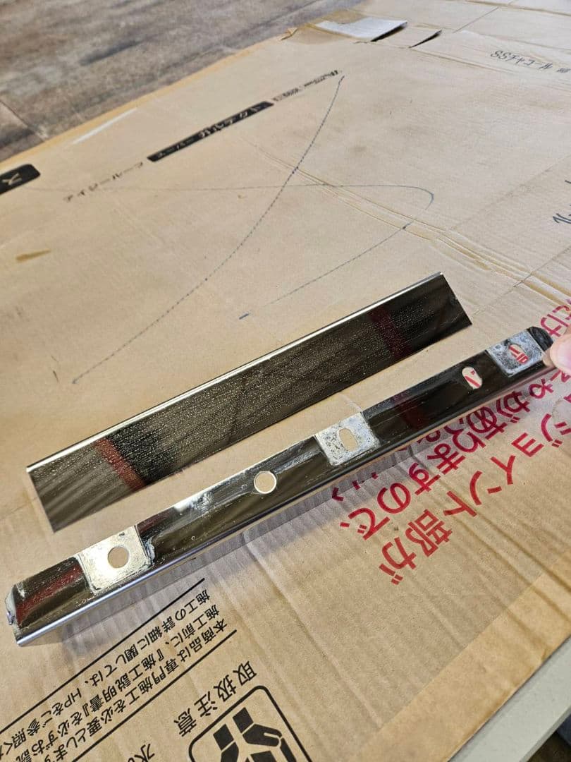 FUSOブルーテックキャンター2t用テールランプ上場ステンレスカバー