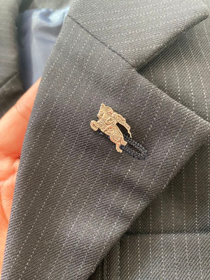 バーバリー　スーツ　卒園式　入学式　バッチ付き