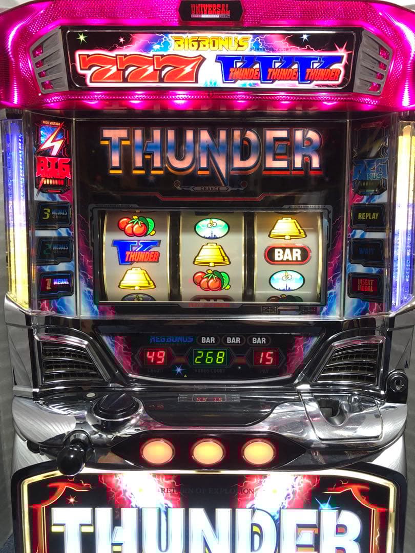 ⚠︎説明文必読⚠︎ パチスロ　サンダーV リボルト　実機+鍵等付属品(送料込)