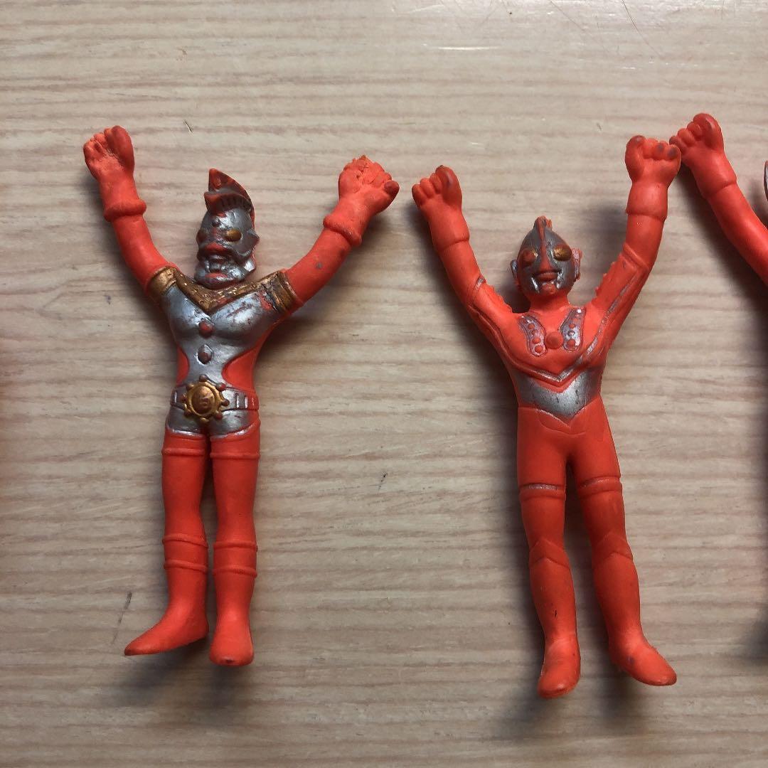 ウルトラマン　人形