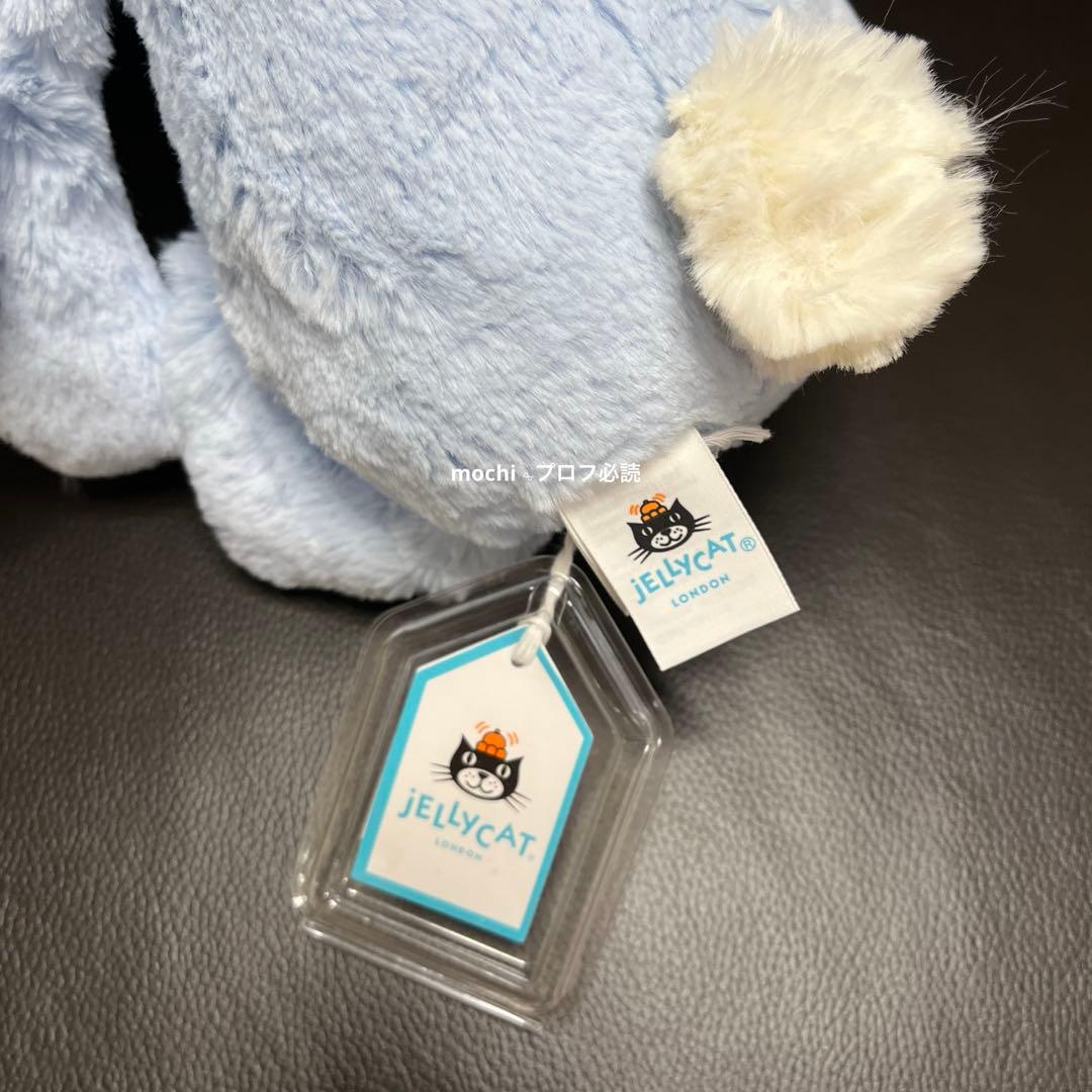 つる927ページ  Bashful Blue Bunny