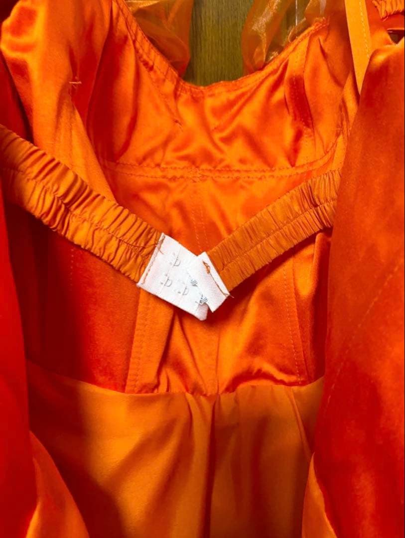 オレンジ フリル付きオフショルダードレス