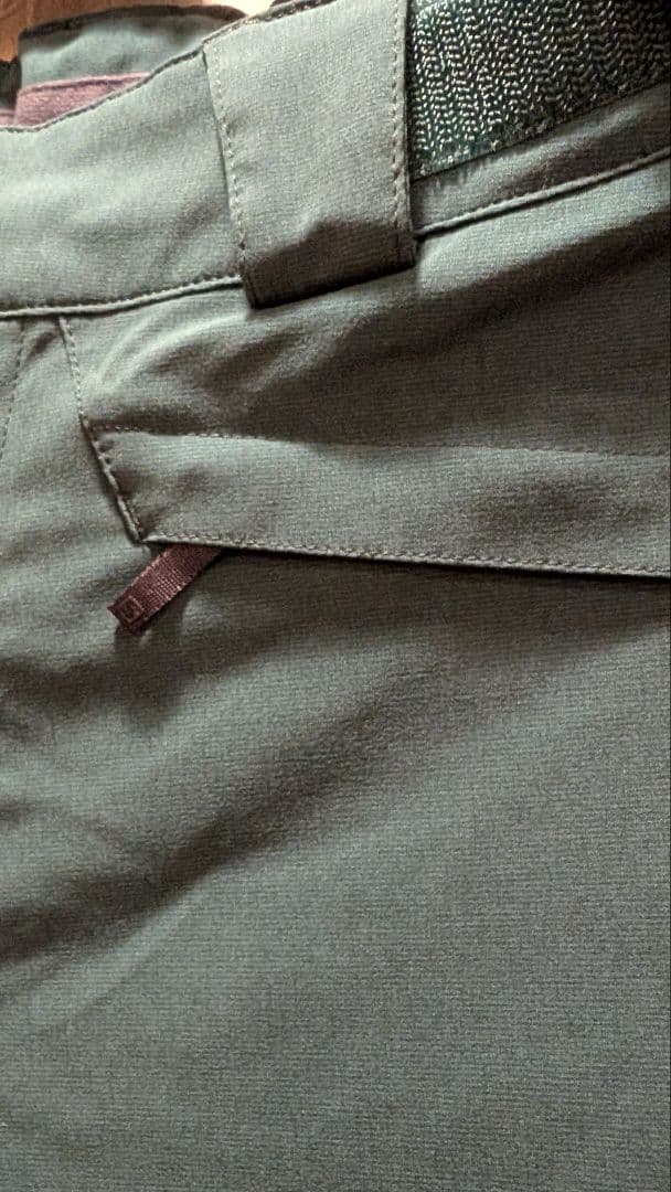 値下げしましたSalomon スキーウェア 海外サイズS（日本サイズM)