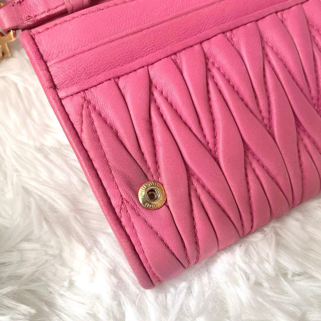 希少⭐︎miumiu マテラッセ ピンク チェーンショルダー付き ウォレット